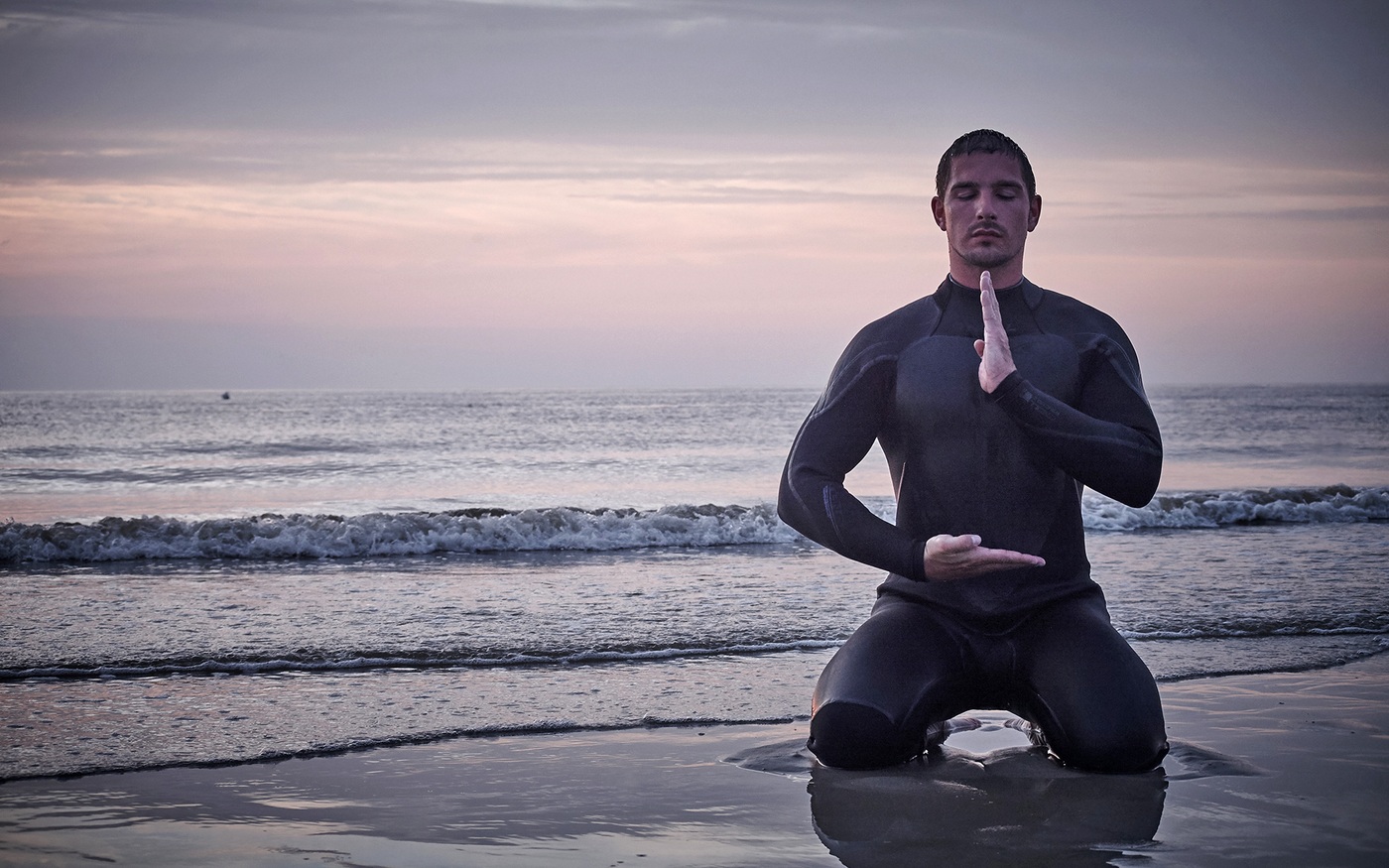 Benjamin in Meditation am Meer